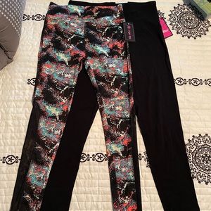 2 pairs of leggings
